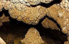 غار وزمه شهرستان اسلام آباد غرب در کرمانشاه غاری با قدمت 10 هزار سال