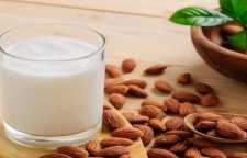روش تهیه نوشیدنی شیر بادام با طعم وانیل و دارچین