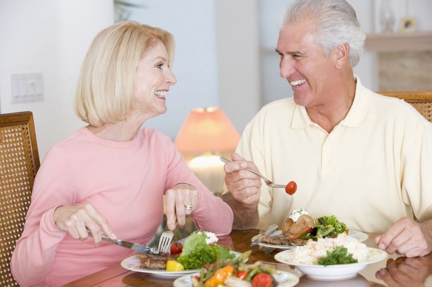 تغذیه مناسب برای افراد سالمند باید چگونه باشد