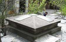 شعر حک شده بر روی مزار ایرج میرزا