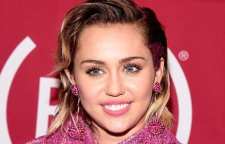 مایلی سایرس بازیگر آمیرکایی در فصل بعدی سریال آینه سیاه