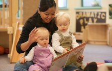 چگونه قوه تخیل کودک خود را با کتاب خوانی افزایش دهیم