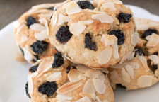 آموزش طبخ بیسکویت های زغال اخته فاقد گلوتن به این خوشمزگی همراه با طرز تهیه