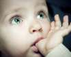 مکیدن انگشت شست و پستانک در کودکان موجب آسیب به دندان ها می شود