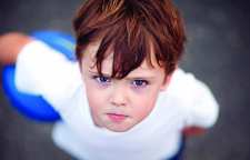 چگونه با کودک لجباز خود برخورد کنیم