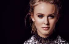 بیوگرافی و عکس های زارا لارسون خواننده سوئدی جذاب موسیقی پاپ