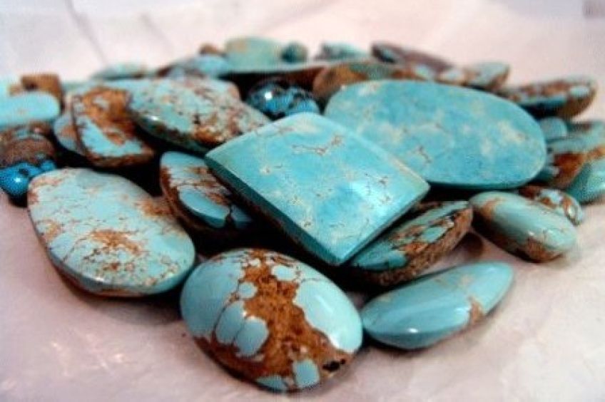 ویژگی های سنگ فیروزه و علت رنگ آبی و سبز در فیروزه چیست
