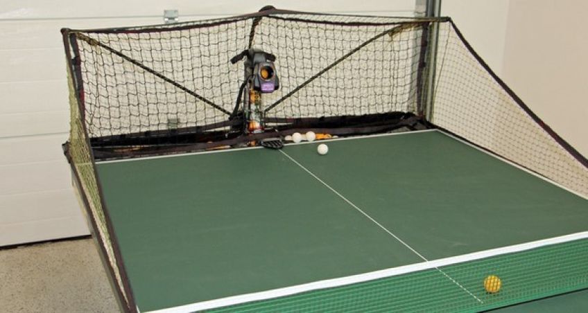 با ربات تنیس روی میز Robo-Pong 2055 بیشتر آشنا شوید