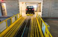 رباتی که خودرو را در پارکینگ پارک می کند