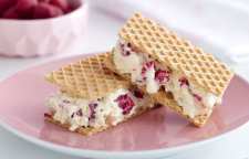 آموزش طبخ ویفر توت فرنگی یخی خانگی