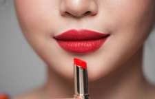 اشتباهات رایج هنگام رژ لب زدن خانم ها