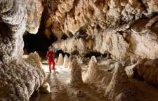غار چال نخجیر دلیجان در استان مرکزی یکی از زیباترین غارهای دنیا