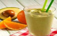 طرز درست کردن اسموتی پرتقال و شیر سویا و آووکادو