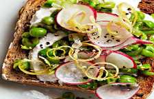 روش درست کردن ساندویچ باز نخود فرنگی و پنیر ریکوتا