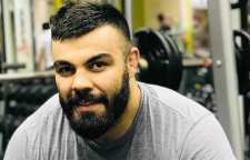 کری خوانی امیرعلی اکبری مبارز و قهرمان ایرانی برای واخائف روسی