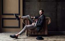 با انتخاب پوشش مناسب بلند قد تر به نظر برسید