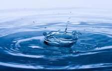 ریشه و کاربرد ضرب المثل آب پاکی روی دستش ریختن