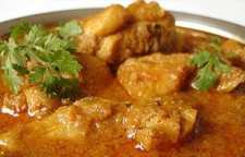 خورش مرغ با ادویه کاری