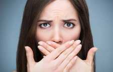 عواملی که موجب بوی بدن دهان می شوند