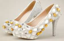 تزیین کفش های مجلسی با مروارید و سنگ