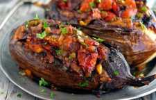 طرز تهیه بادمجان شکم پر مخصوص گیاه خواران