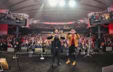 کنسرتی ویژه با عکس های یادگاری