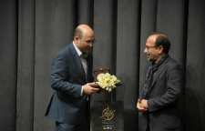 اصغر فرهادی کارگردان سرشناس جایزه جشن منتقدان سینما را دریافت کرد