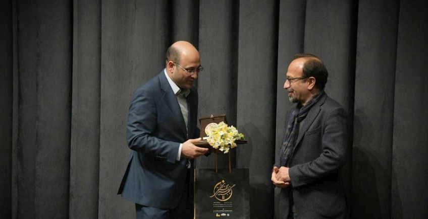 اصغر فرهادی کارگردان سرشناس جایزه جشن منتقدان سینما را دریافت کرد