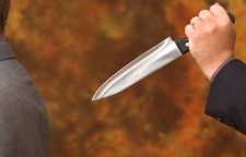 ریشه و کاربرد ضرب المثل از پشت خنجر زدن