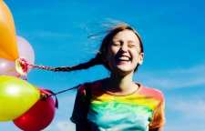 چگونه دختر نوجوان شاد داشته باشیم