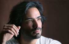 علی قمصری می گوید بدون رد و بدل کلامی بین ما زبان خود را می فهمیم