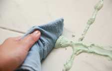 روش های پاک کردن لکه های دوغاب