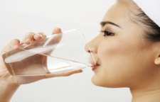 فواید نوشیدن آب صبح ها بعد از بیدار شدن از خواب