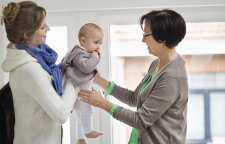 نگهداری از کودک توسط بستگان خوب است یا بد