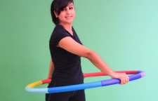 آموزش ورزش با حلقه لاغری یا هولاهوپ