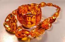 نحوه ی تمیز کردن و نگهداری از جواهرات کهربا