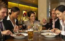 آداب رستوران رفتن و غذا خوردن