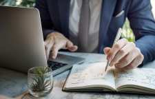 کتاب هایی که خواندن آنها کمک می کند تا در کسب و کار خود رشد کنید