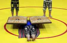 کاربرد و ریشه ضرب المثل سنگ کسی را به سینه زدن