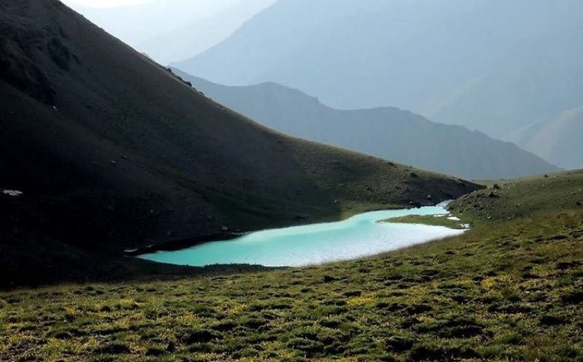 دریاچه خلنو در تهران از دریاچه های زیبای کوهستان البرز