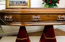 داستان زیبای مرده ای داخل تابوت