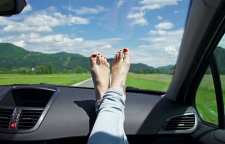 عوارض قرار دادن پا بر روی داشبورد خودرو در تصادفات