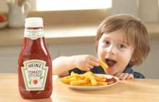 چطور لکه سس قرمز را پاک کنیم