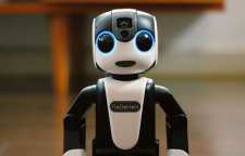 ربات های درمانی به کودکان مبتلا به اوتیسم کمک می کنند