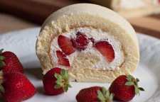 آموزش طبخ رولت توت فرنگی ترد و خوشمزه