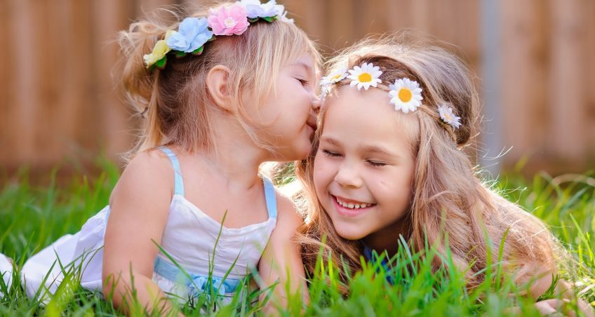 چگونه می توانیم بین فرزندان خود رابطه دوستانه برقرار کنیم