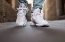 استفاده از کفش کتانی سفید در استایل مردانه