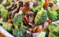 روش تهیه سالاد بروکلی و کدو سبز با پنیر