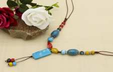 مدل گردنبندهای بلند رو مانتویی دخترانه با طرح های فانتزی