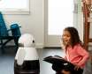 ربات خانگی کوری برای کودکان داستان‌ های شبانه می‌ خواند